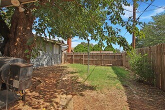 2007 68th St in Lubbock, TX - Building Photo - Building Photo