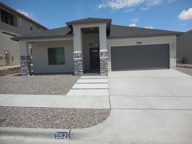 property at 552 Pne Vly Pl