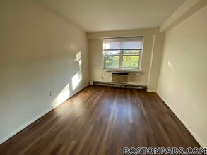 175 Freeman St in Brookline, MA - Building Photo - Building Photo