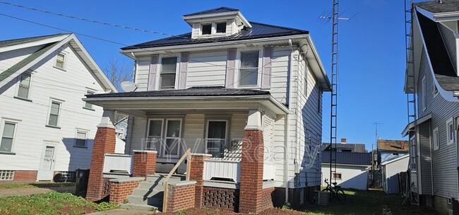 916 Roslyn Ave SW in Canton, OH - Foto de edificio - Building Photo