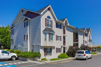 Knightsbridge Communities in Spokane, WA - Building Photo - Building Photo