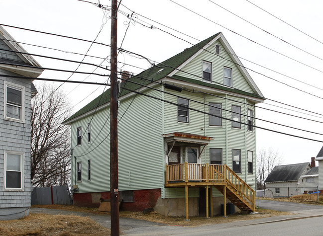 32 Washington St in Auburn, ME - Foto de edificio - Building Photo