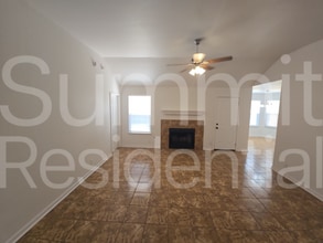 14505 Highsmith St in Austin, TX - Foto de edificio - Building Photo