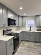 360 Whiton St in Jersey City, NJ - Building Photo - Building Photo