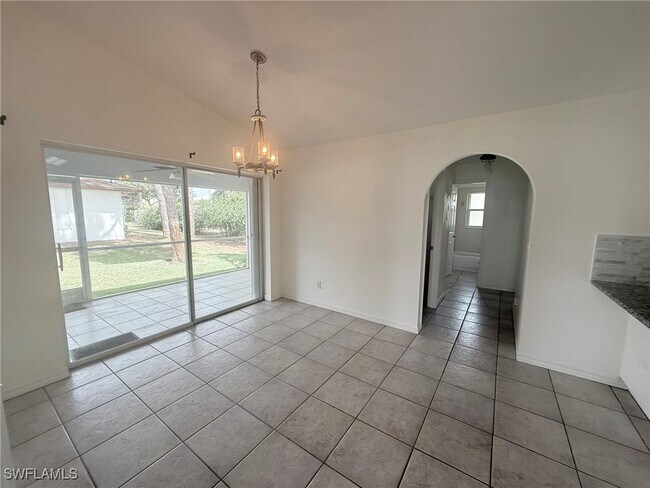 4150 Tarpon Ave in Bonita Springs, FL - Foto de edificio - Building Photo