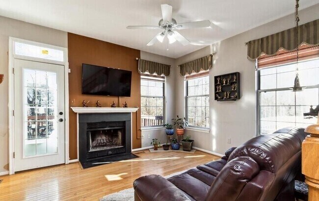 47603 Comer Sq in Sterling, VA - Building Photo - Building Photo