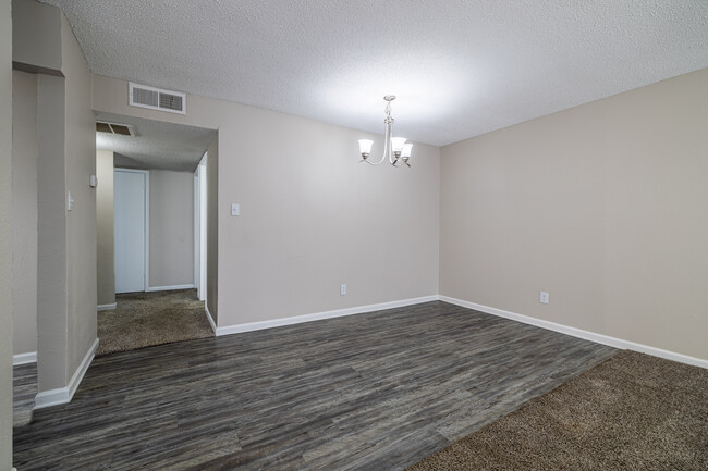 Parks on Taylor Apartment Homes in Sherman, TX - Building Photo - Interior Photo