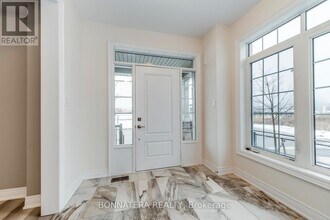 3026 Postridge Dr in Oakville, ON - Building Photo - Building Photo