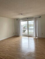15 Bower Rd, Unit Apt F4 in Quincy, MA - Building Photo