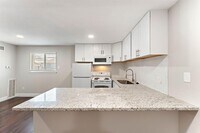 1016 E 7th St photo'