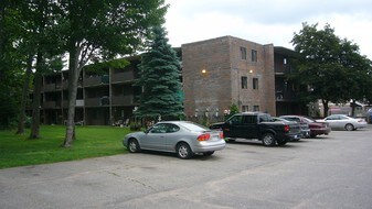 Village Green Apartments in Sault Ste Marie, ON - Building Photo