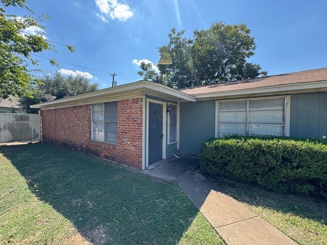 7320 Sanger Ave in Waco, TX - Building Photo - Building Photo