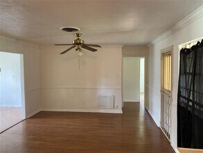 6026 Ledbetter St in Houston, TX - Building Photo - Building Photo