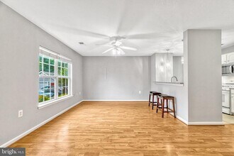 43585 PATCHING POND Sq in Ashburn, VA - Building Photo - Building Photo