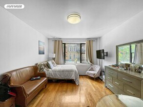67 E 3rd St in New York, NY - Building Photo - Building Photo