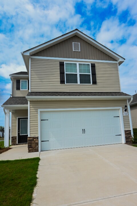 1031 Peaceful Fawn Dr in Elgin, SC - Building Photo