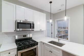 477 Meridian St in Boston, MA - Building Photo - Building Photo