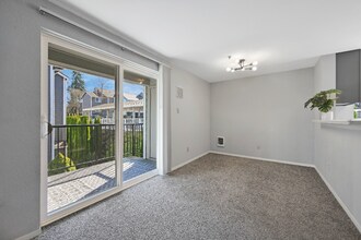 12530 109th Ct NE in Kirkland, WA - Building Photo - Building Photo