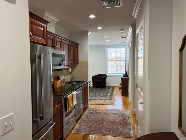 53 Greenwich Ave in Greenwich, CT - Building Photo - Building Photo