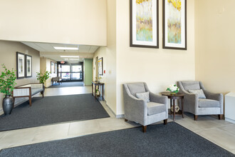 Brashear Tower - Ages 62+ Senior Apartments in Livonia, MI - Foto de edificio - Interior Photo