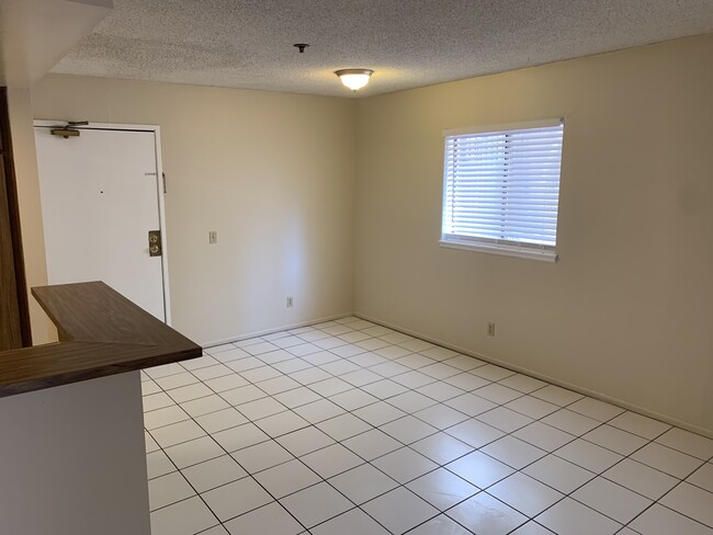 700 W 3rd St, Unit A101 in Santa Ana, CA - Building Photo - Building Photo