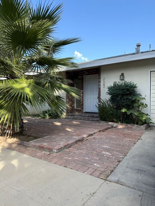 2040 V St in Merced, CA - Building Photo