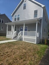 32 Homestead Ave, Unit Comfy Homestead in New Britain, CT - Building Photo - Building Photo