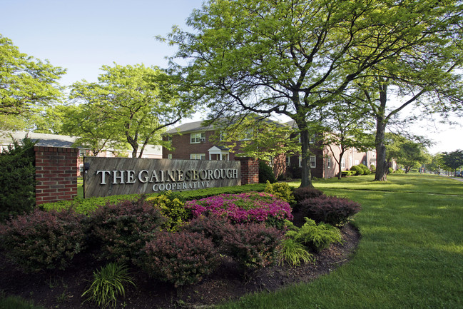 The Gainsborough Cooperative in River Edge, NJ - Foto de edificio - Building Photo