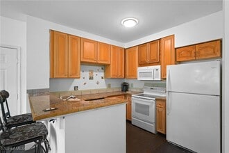 1220 Reserve Way in Naples, FL - Building Photo - Building Photo