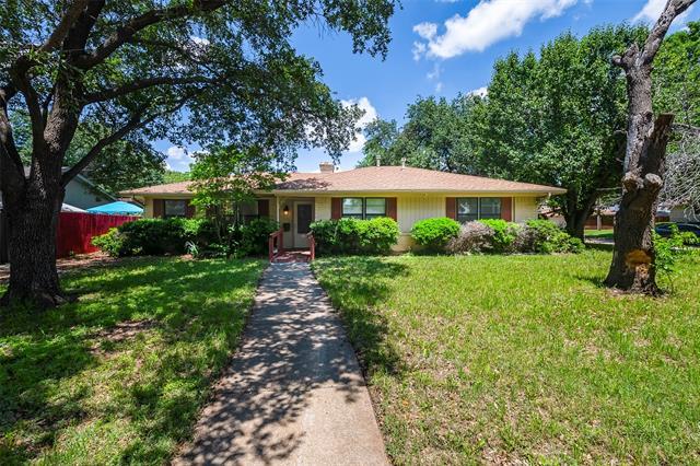 437 Summit Dr in Richardson, TX - Building Photo