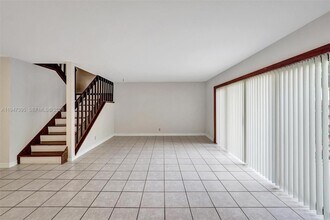 2990 Oaktree Ln in Hollywood, FL - Building Photo - Building Photo