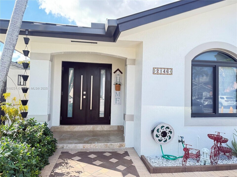 2146 SW 103rd Pl in Miami, FL - Foto de edificio