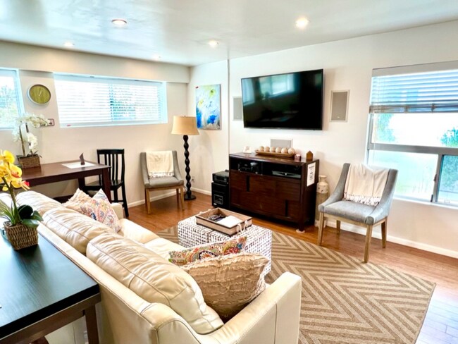 1804 Andalusia Ave in Los Angeles, CA - Building Photo - Building Photo