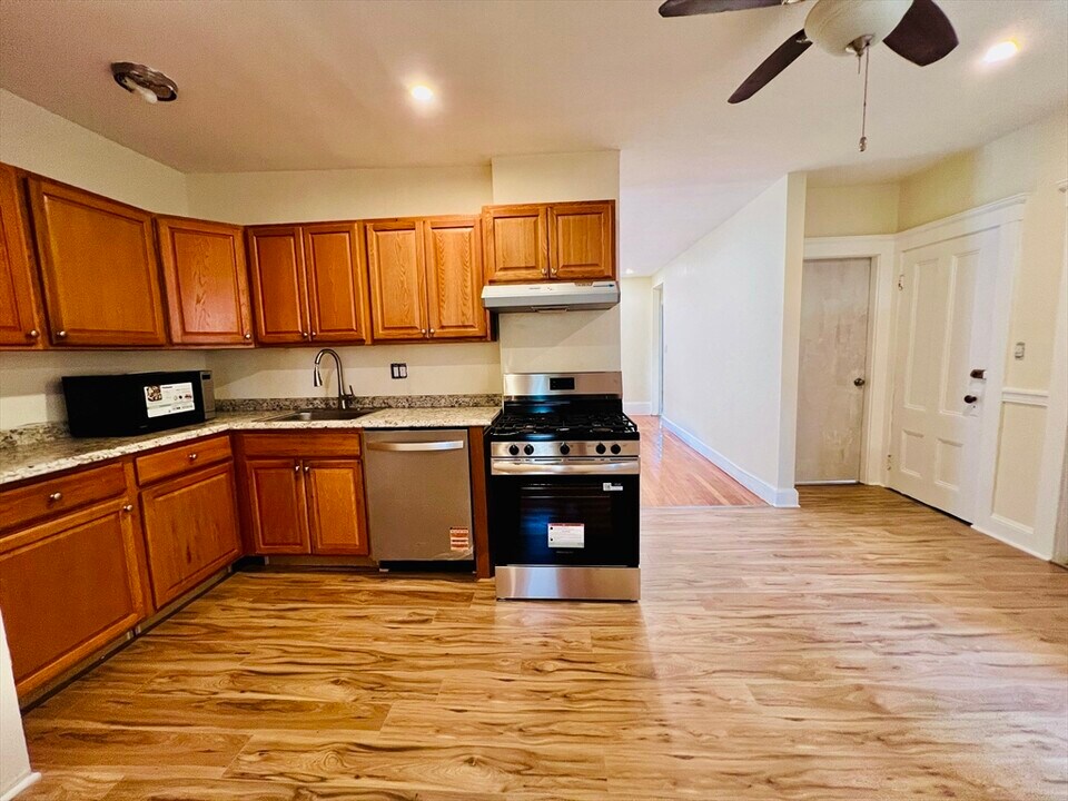 25 Coburn St in Malden, MA - Building Photo
