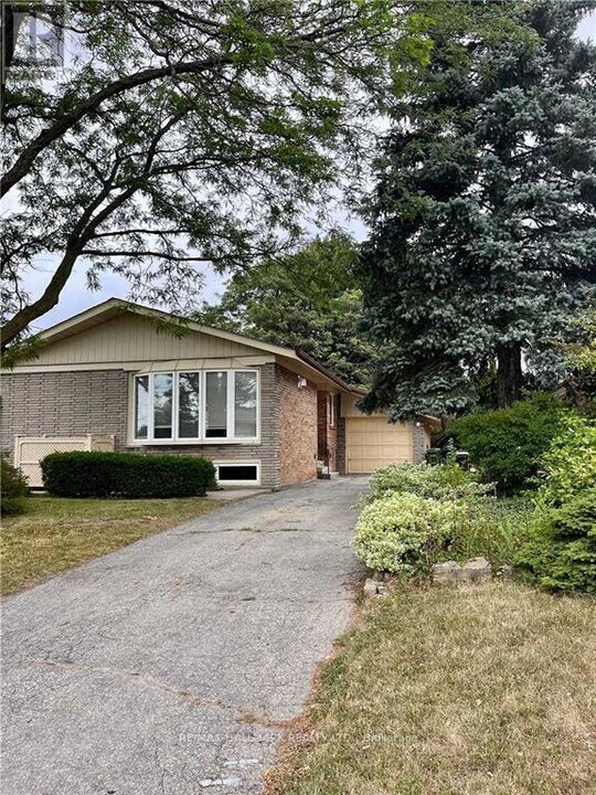 164 Richard Clark Dr in Toronto, ON - Building Photo