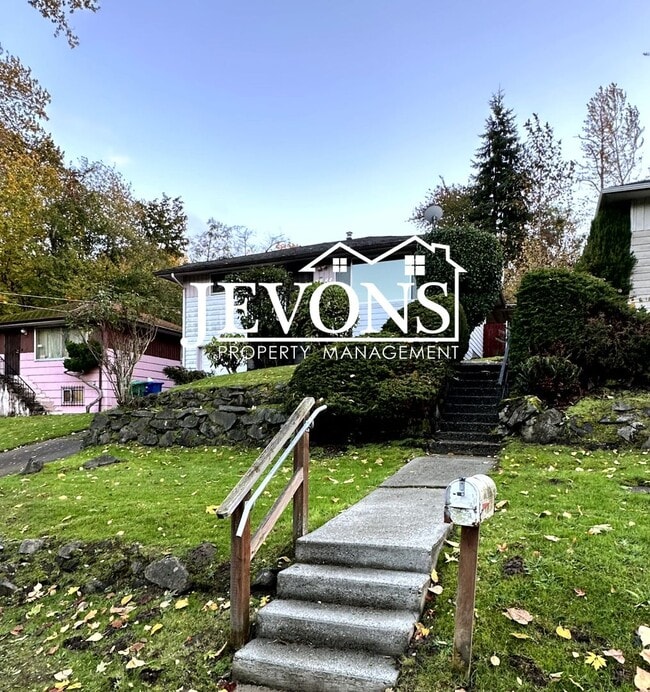 property at 2855 S Orcas St