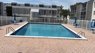 14185 SW 87th St in Miami, FL - Building Photo - Building Photo
