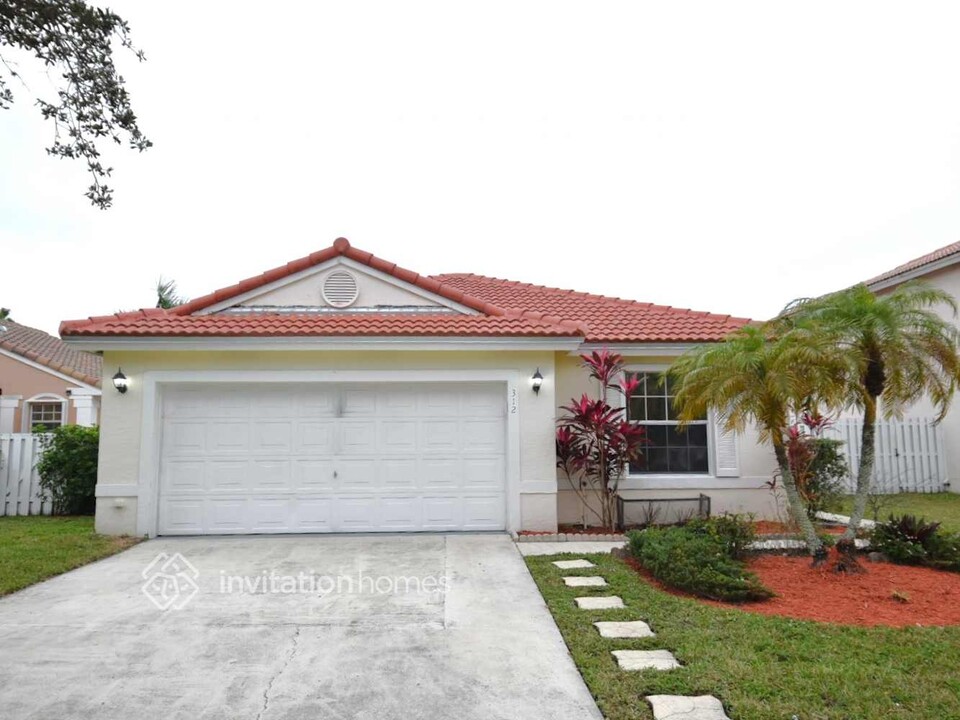 312 SW 190th Terrace in Pembroke Pines, FL - Building Photo