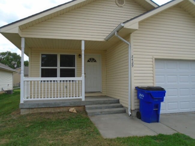 property at 2429 Deerfield Blvd