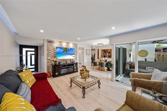 10310 NW 5th Terrace in Miami, FL - Building Photo - Building Photo