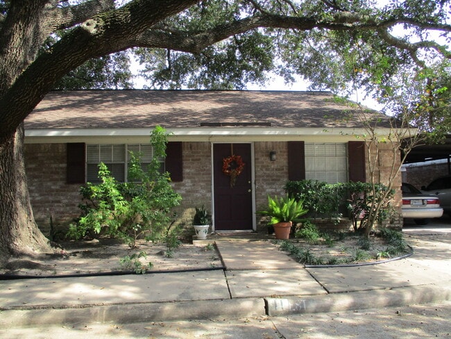 10122 Shadow Wood Dr