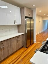 328 High St, Unit 2B in Burlington, NJ - Foto de edificio - Building Photo
