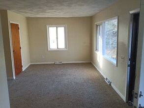 1137 Regent St in Lansing, MI - Foto de edificio - Building Photo