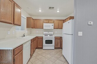 5262 Opal Crk Wy in Las Vegas, NV - Building Photo - Building Photo