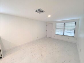 5225 Treetops Dr in Naples, FL - Building Photo - Building Photo