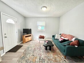 10R Gardner St, Unit 1 in Boston, MA - Building Photo - Building Photo