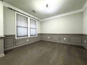 920 Grove Valley Dr in Cumming, GA - Foto de edificio - Building Photo