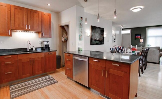 3827 Liberty Ave in Pittsburgh, PA - Building Photo - Building Photo