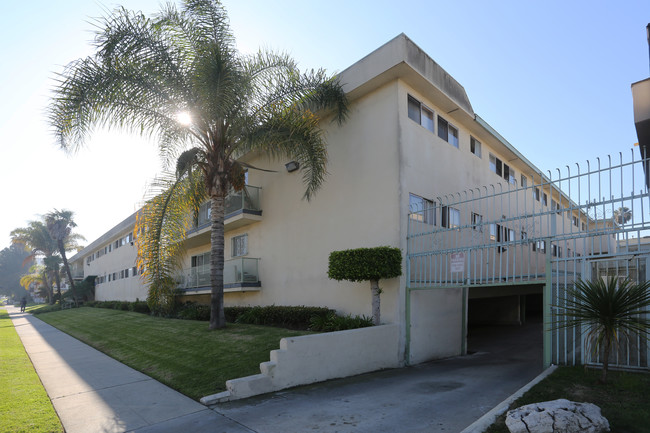 Ursula Apartments in Los Angeles, CA - Foto de edificio - Building Photo