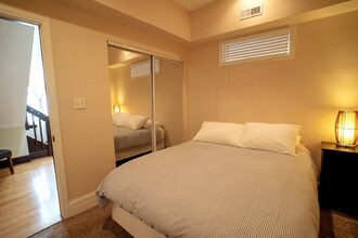 1916 W Roscoe St in Chicago, IL - Foto de edificio - Building Photo